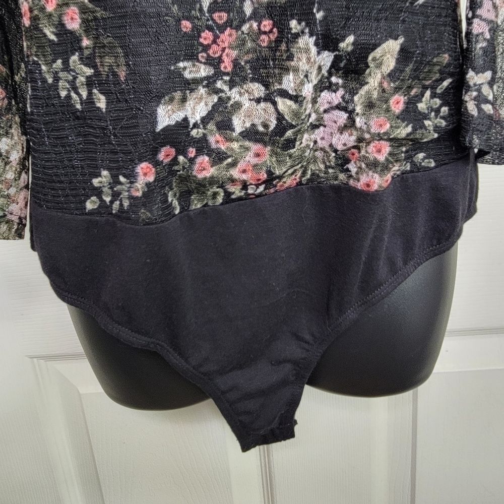 Maurices floral & Lace cold shoulder bodysuit NWT medium - Picture 4 of 7